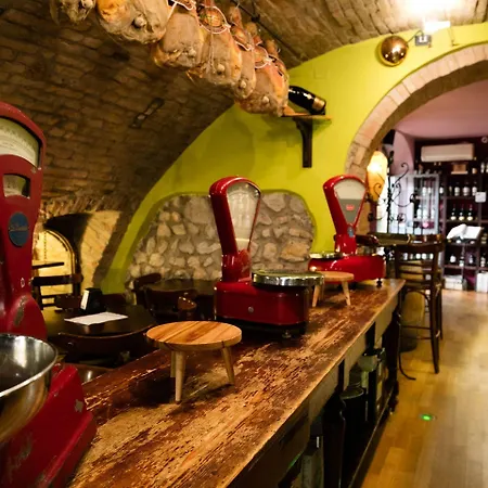 Alessi Trattoria Hotell 3*